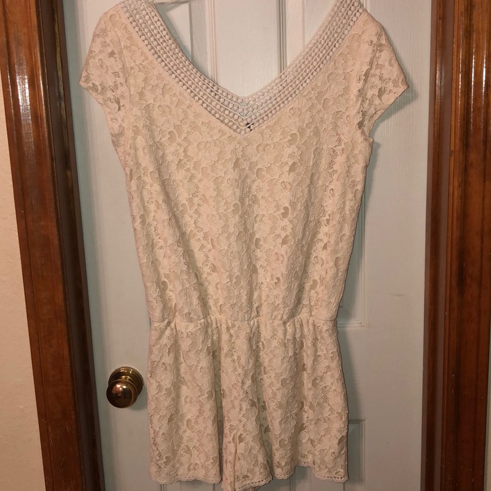 Lace like print romper